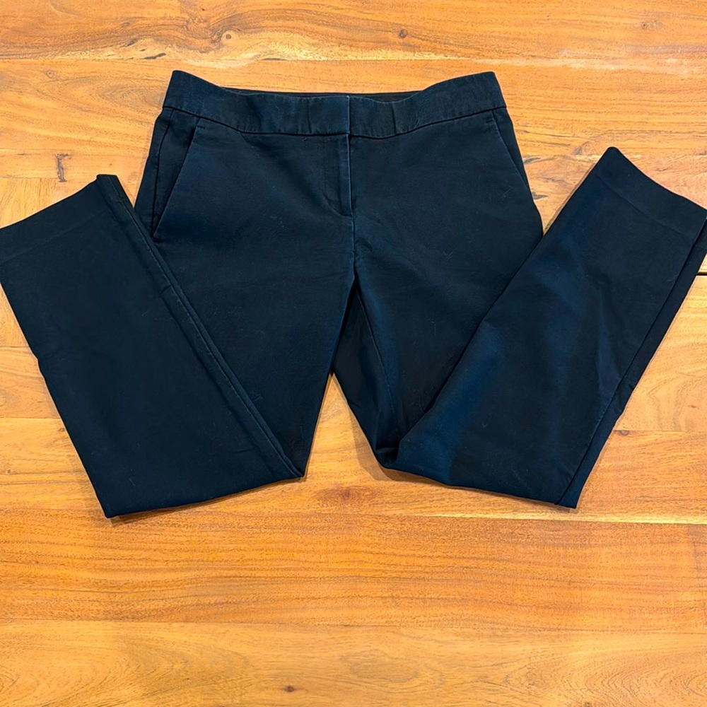 Ann Taylor Devin Fit Ankle Pants for Women in Black. Size 0.